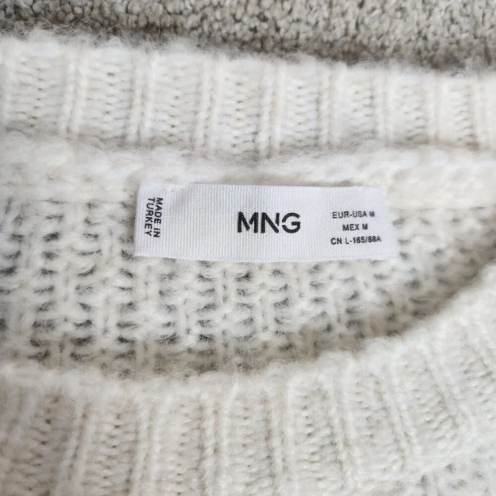 MNG 3D Strawberry Knit Puff Sleeves Size Medium Soft Fuzzy Cozy - Picture 11 of 12